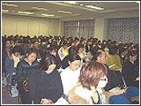 会場いっぱいの受講者